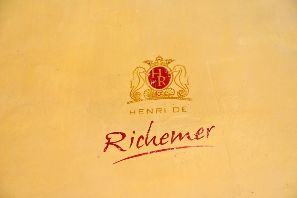 マルセイヤン Rue Galilee Bed & Breakfast エクステリア 写真