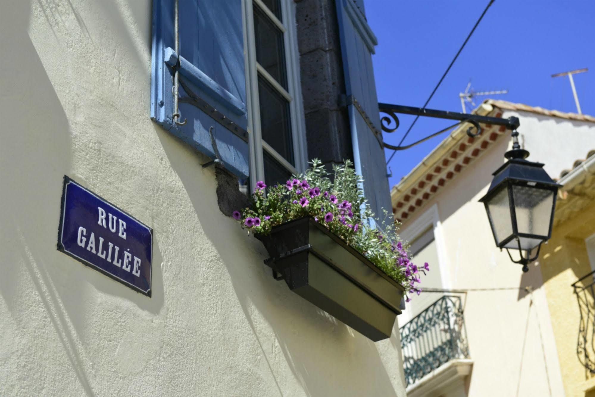 マルセイヤン Rue Galilee Bed & Breakfast エクステリア 写真