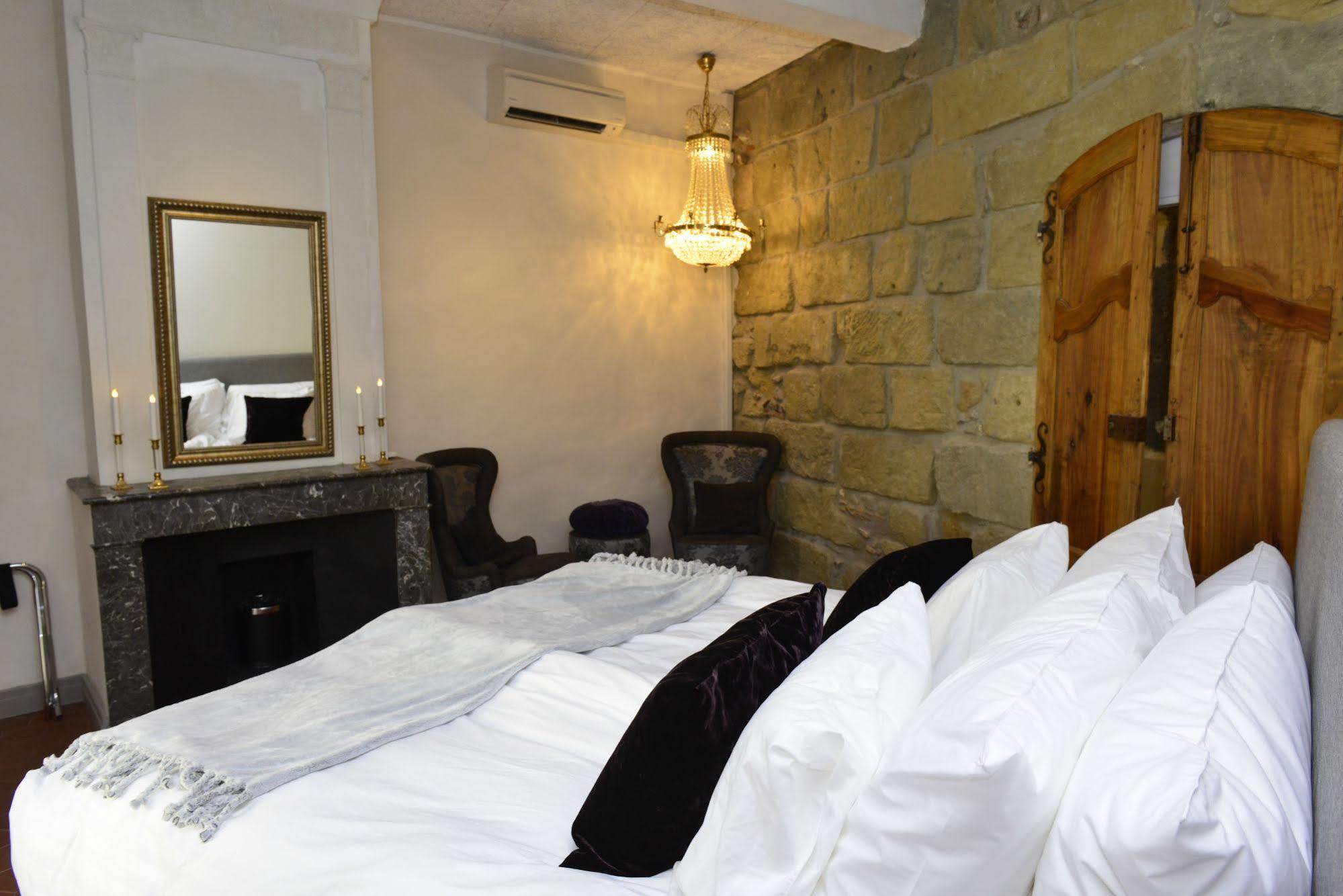 マルセイヤン Rue Galilee Bed & Breakfast エクステリア 写真