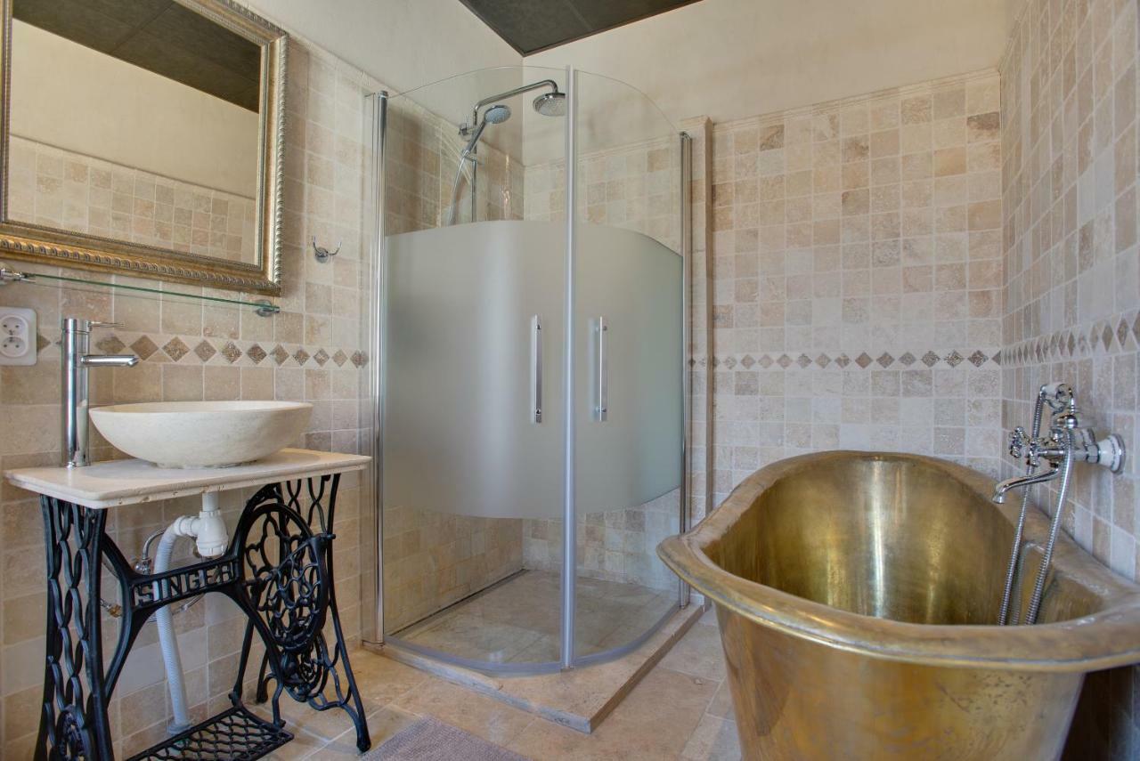 マルセイヤン Rue Galilee Bed & Breakfast エクステリア 写真
